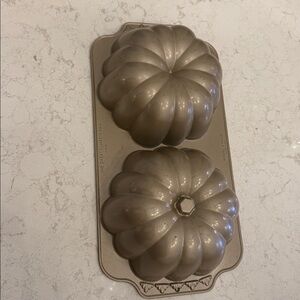 Williams Sonoma Nordic Ware 3D Great Pumpkin Pan